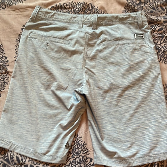 Men’s Volcom shorts with pockets size W 32 - Picture 2 of 4